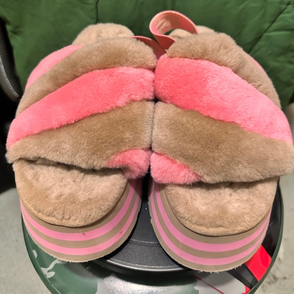 NWOT UGG Soft fuzzy pink and tan Sz 10 platform slipper